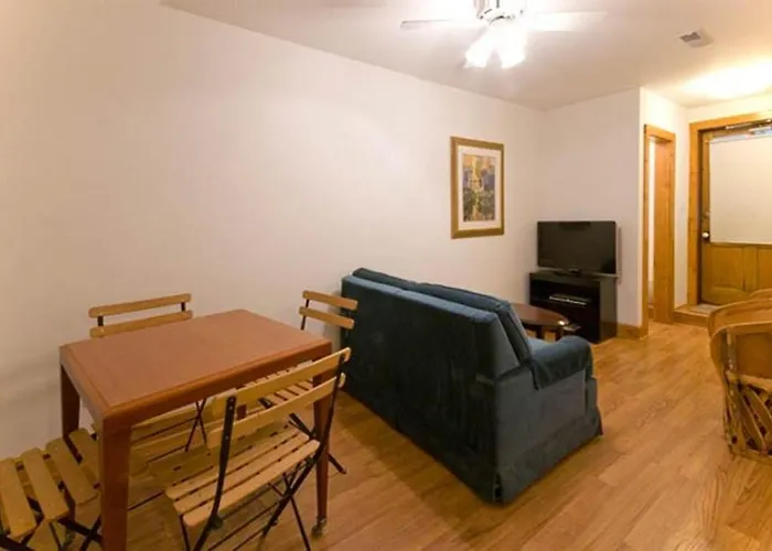 305 North - Bed & Breakfast Galena
